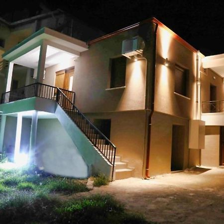 Enjoy Meteora Two Apartment กาลัมปากา ภายนอก รูปภาพ