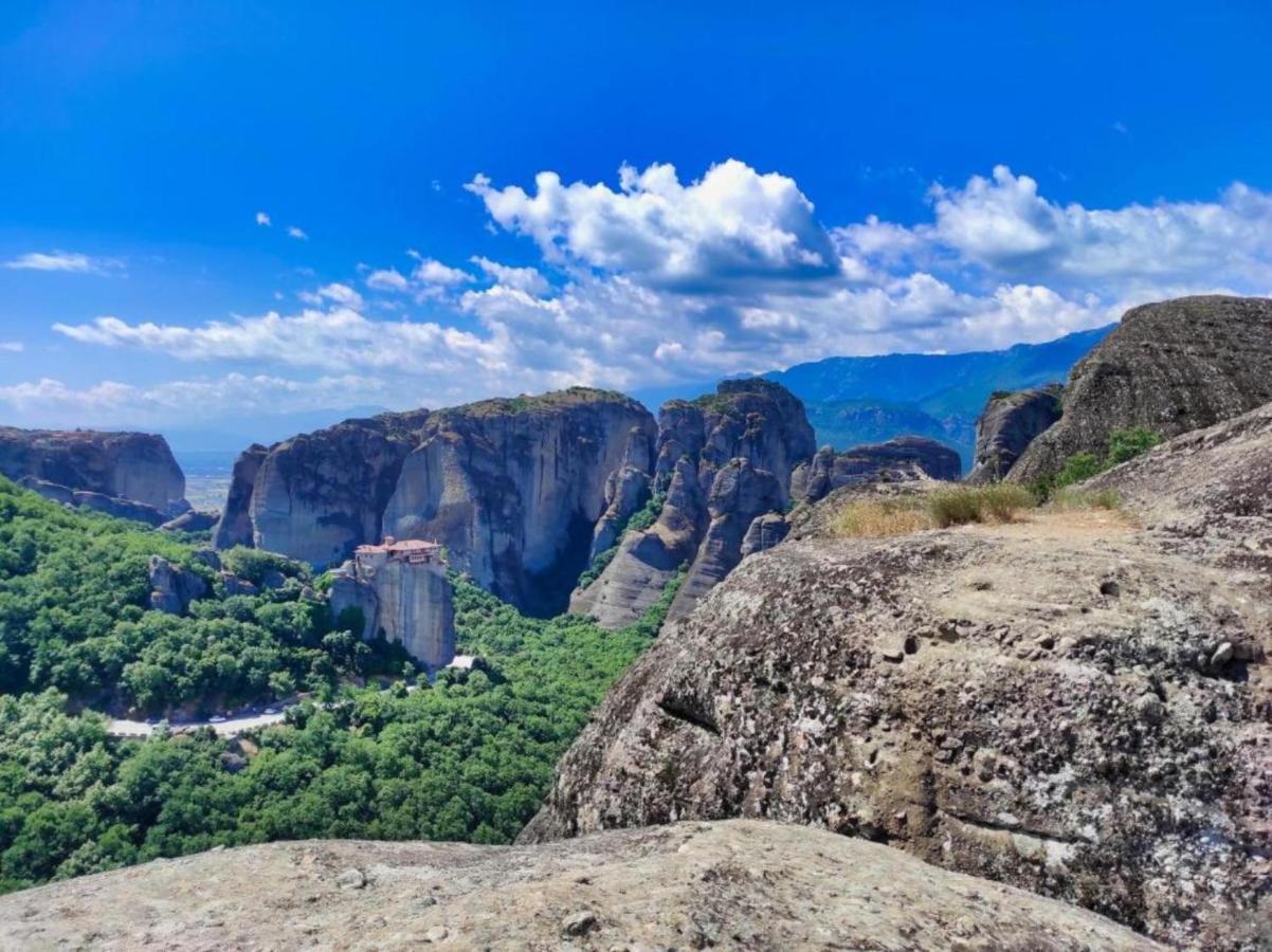 Enjoy Meteora Two Apartment กาลัมปากา ภายนอก รูปภาพ