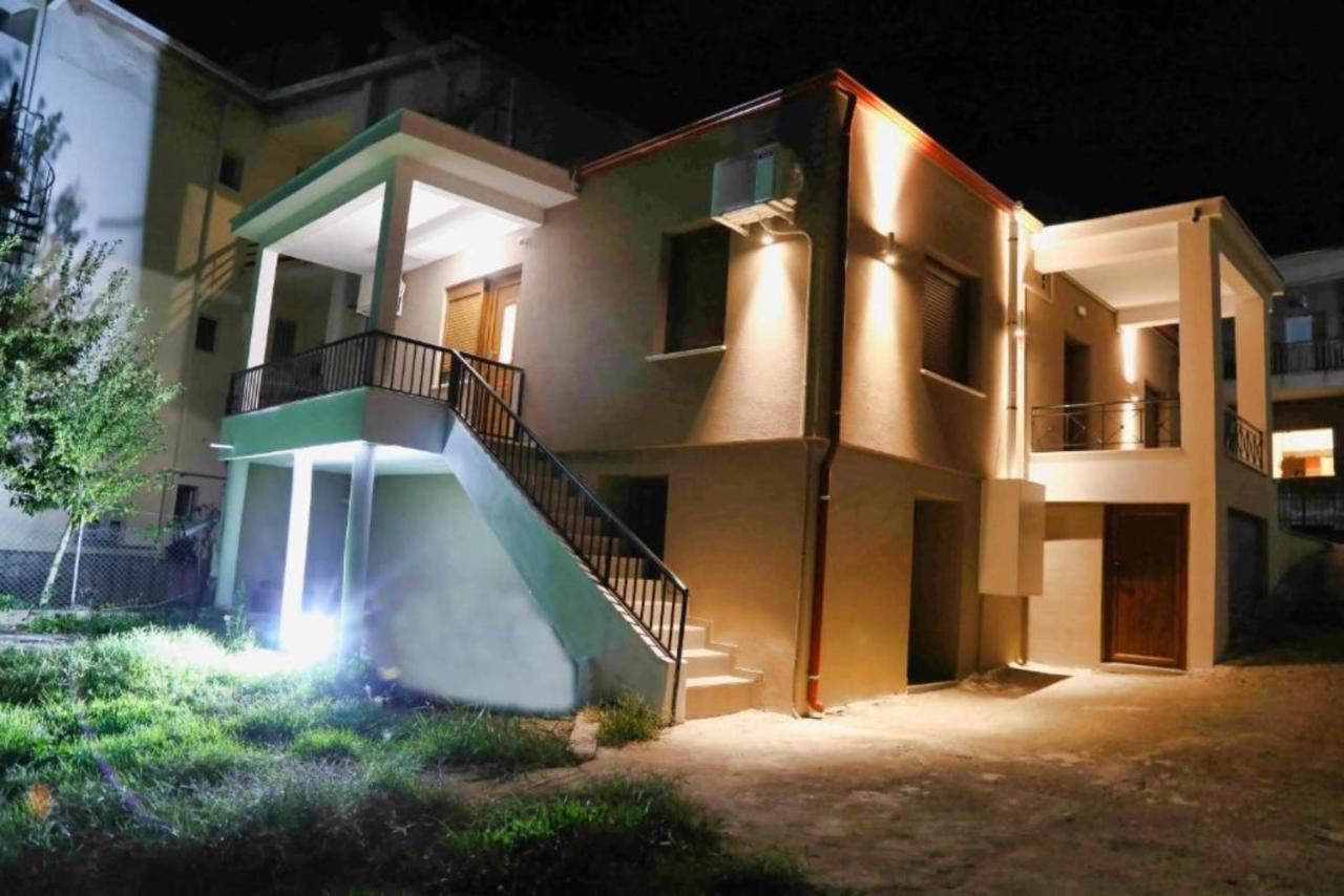 Enjoy Meteora Two Apartment กาลัมปากา ภายนอก รูปภาพ
